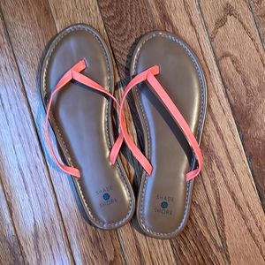 Size 6 shade & shore coral flip flops